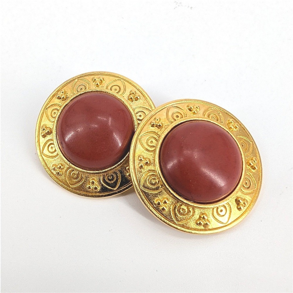 Liz Claiborne Vintage Gold Tone Red Cabochon Clip On Earrings Etched Border
